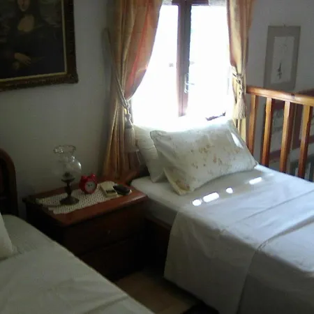 Robin House In Nisaki Appartement