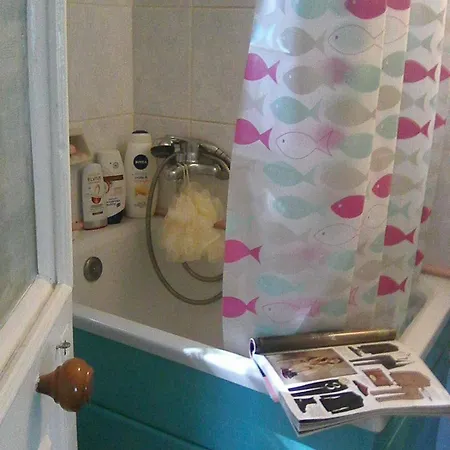 Apartament Robin House In Nisaki